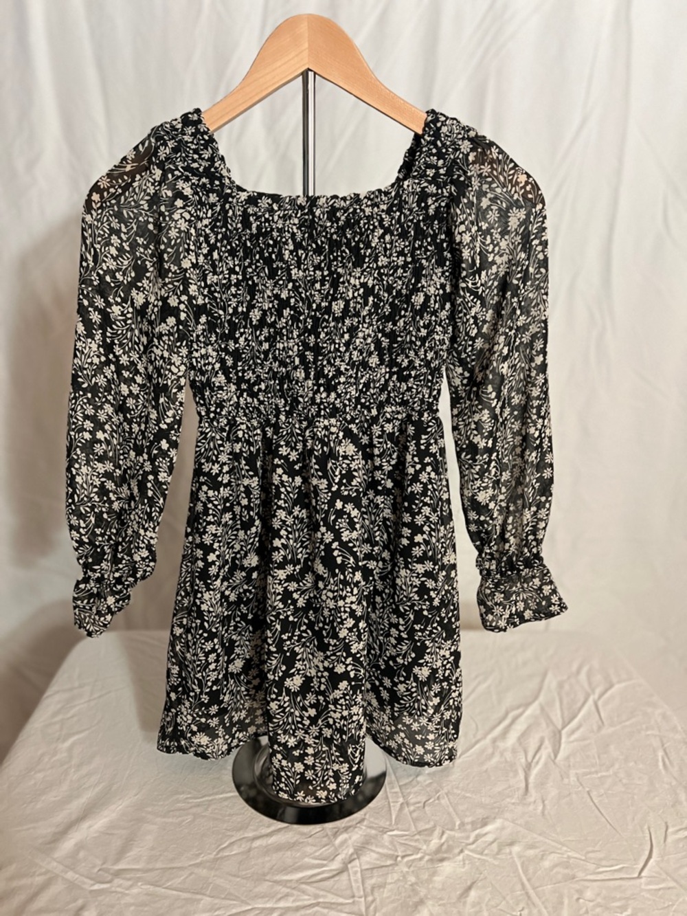 Black & White Floral Smocked Long Sleeve Mini Dress Size 6/8 M